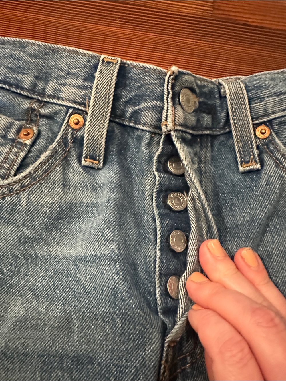 Levi's Premium 501 Original Distressed Cutoff Denim Shorts Light Wash Size 26 - Picture 6 of 9